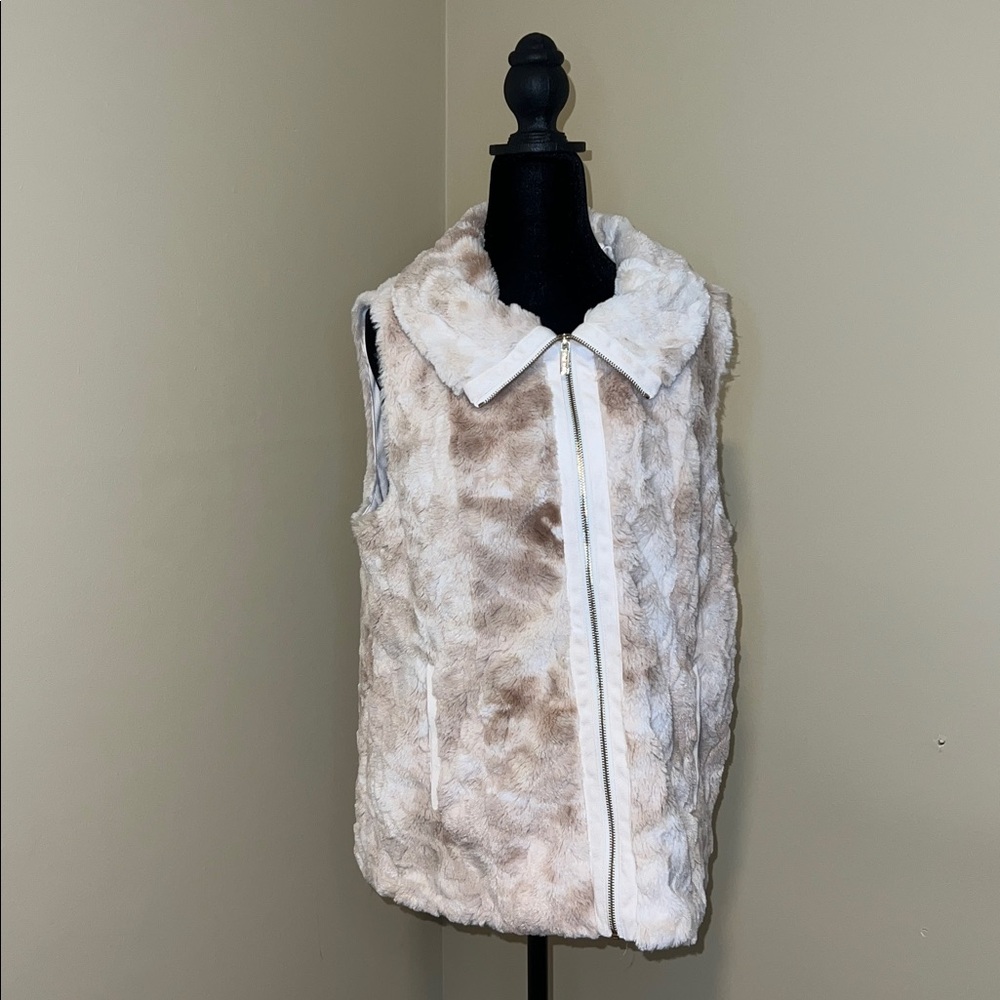 Calvin Klein Women’s Faux Fur Zip-Front Vest